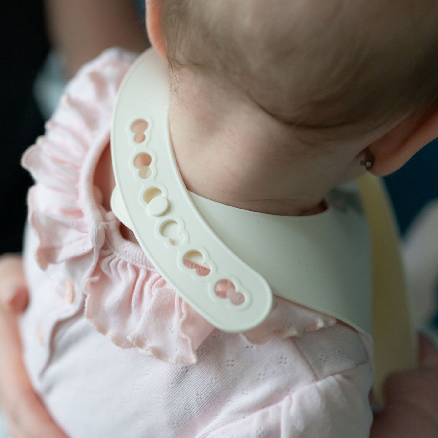 Ziggle Catch It Silicone Bib, Cream Bunny