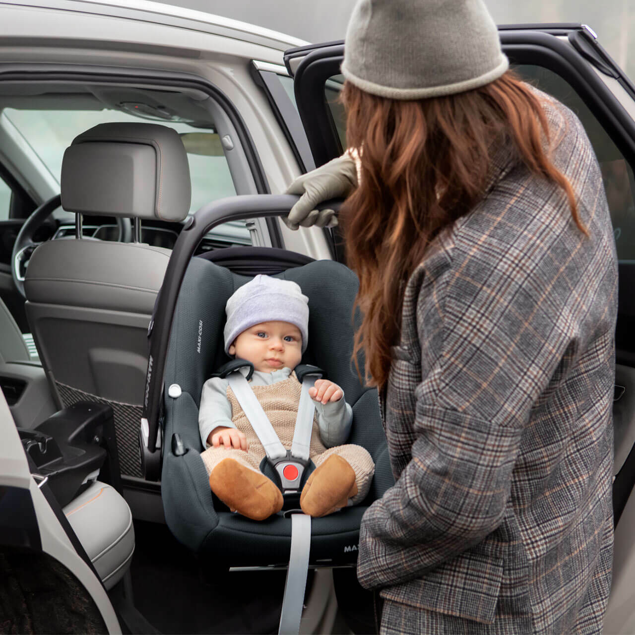 Maxi Cosi Cabriofix i-Size Car Seat, Essential Graphite