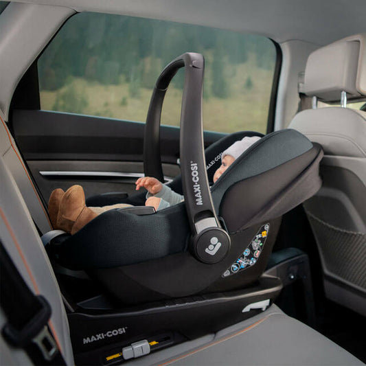 Maxi Cosi Cabriofix i-Size Car Seat & Base, Graphite