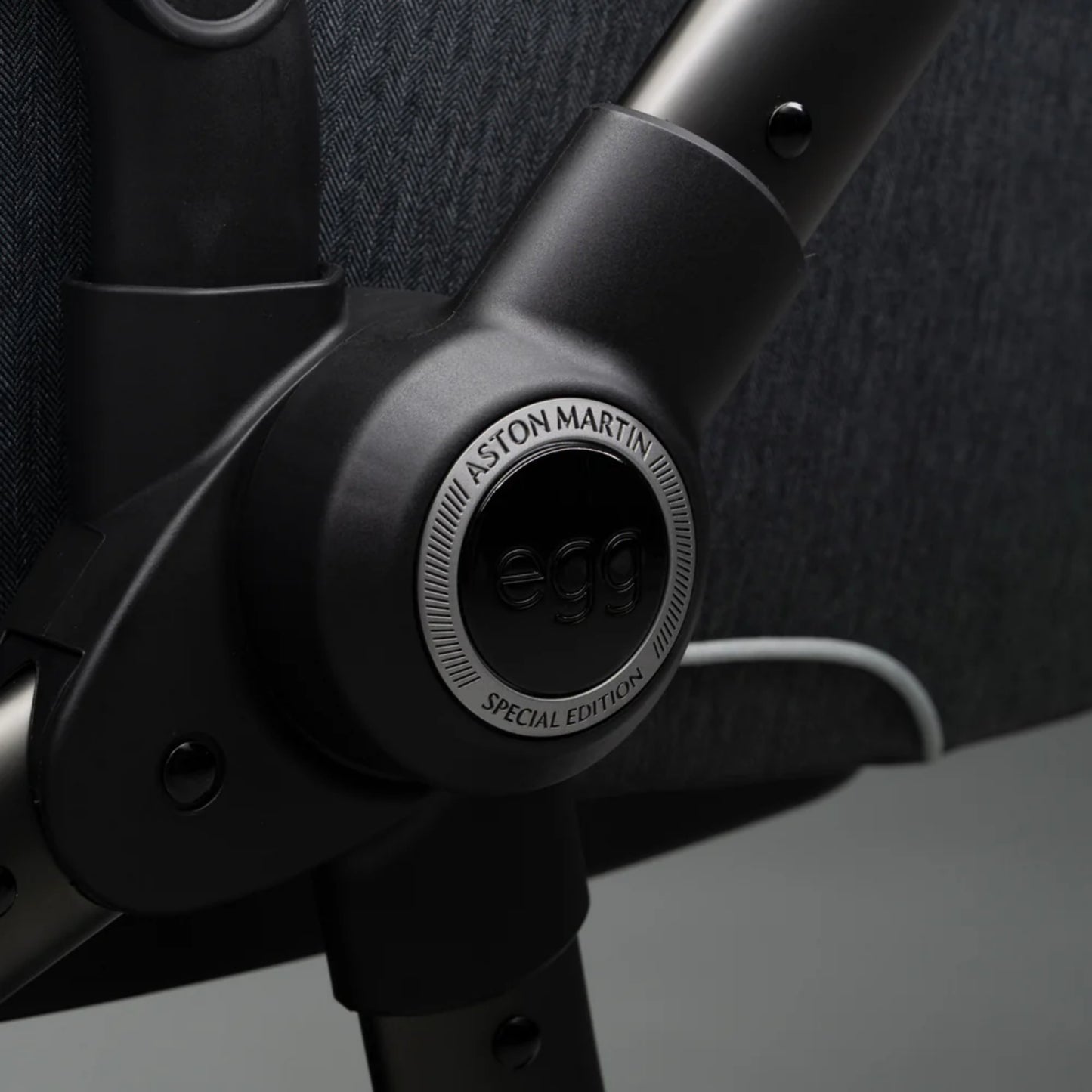egg3® Aston Martin - with Cybex Cloud T