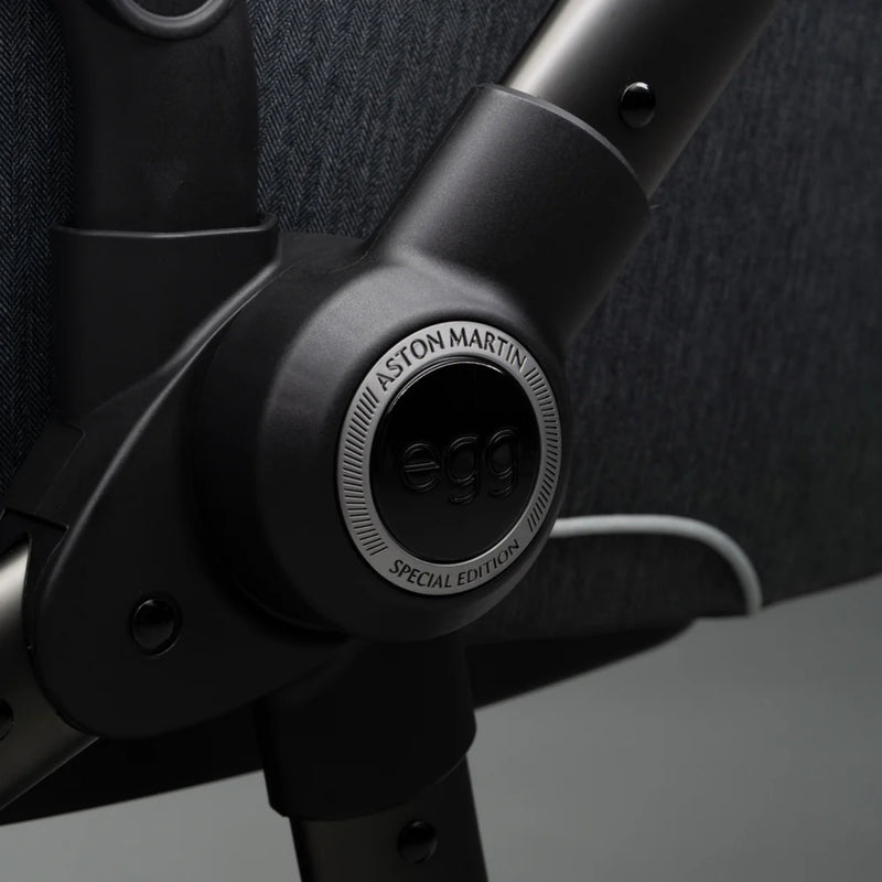 egg3® Aston Martin - with Cybex Cloud T