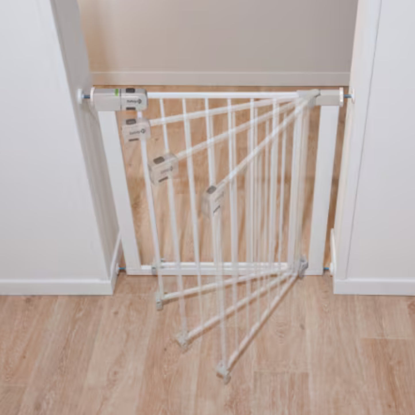 Safety 1st Auto Close Gate, White