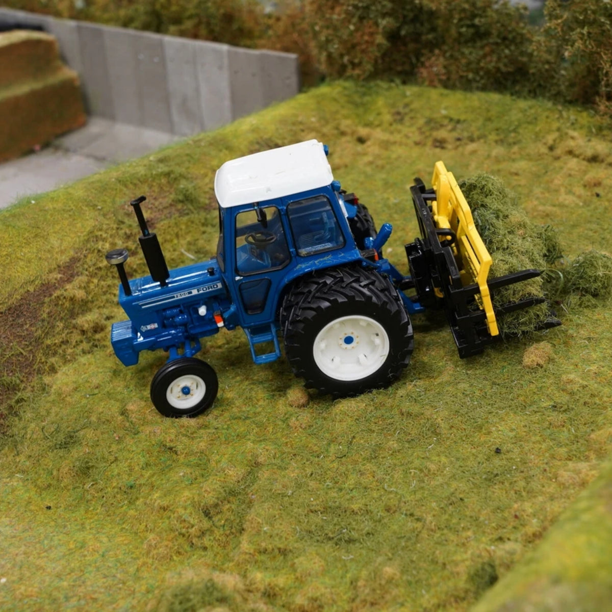 Britains Ford 7600 Tractor with Dual Wheels