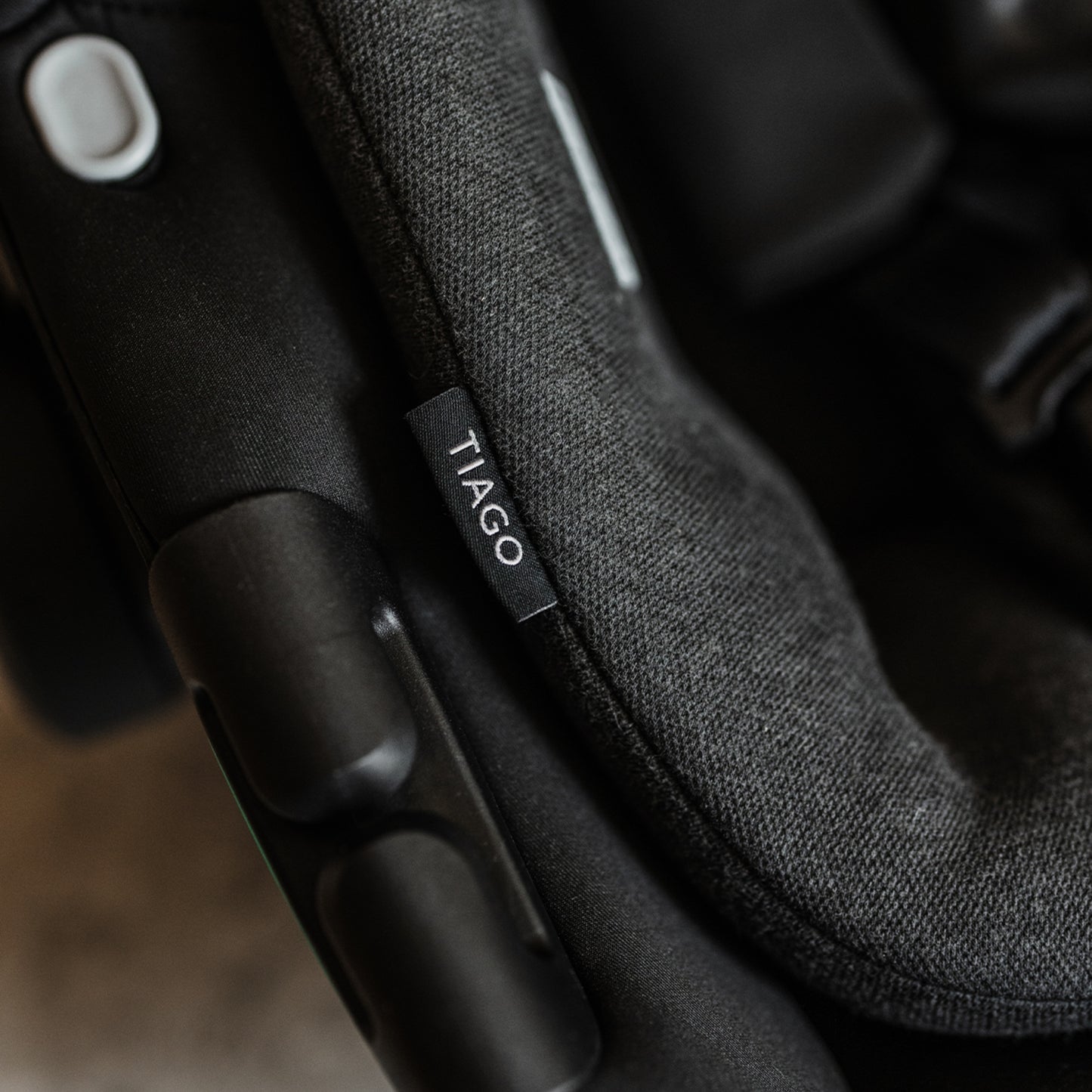 Venicci Tiago i-Size Car Seat & ISOFIX Base
