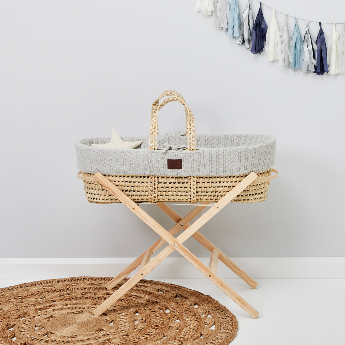 The Little Green Sheep Natural Knit Moses Basket & Mattress DOVE